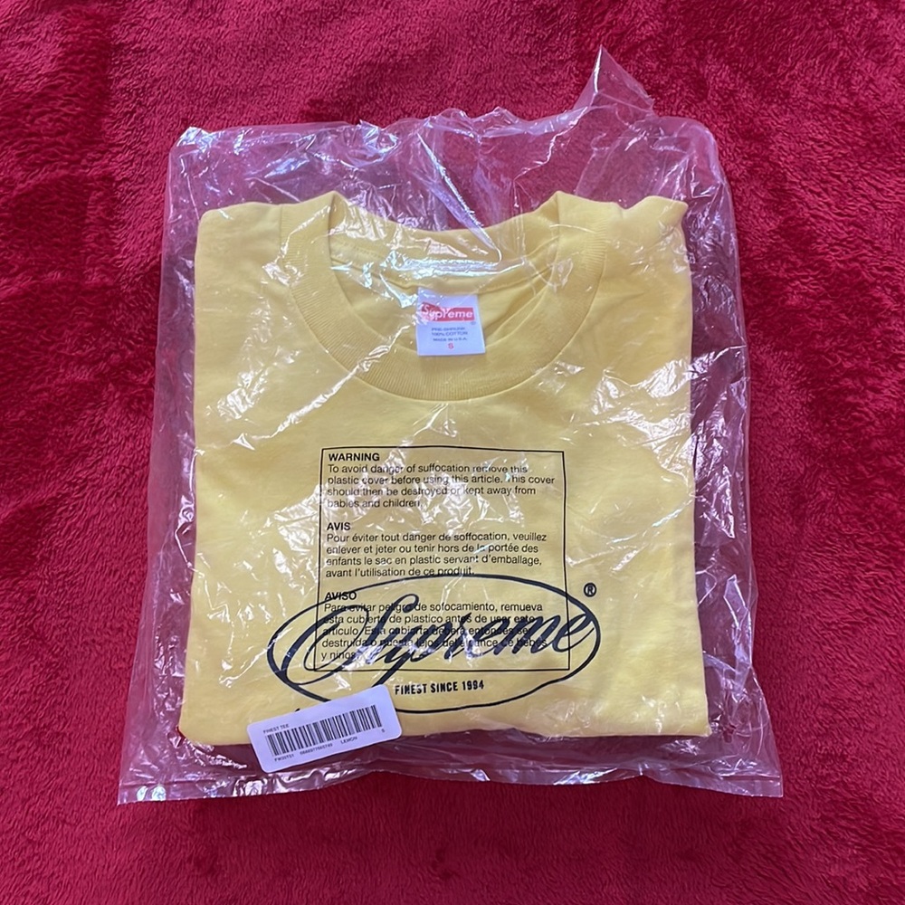 Supreme T-Shirt NWOT - Picture 3 of 3